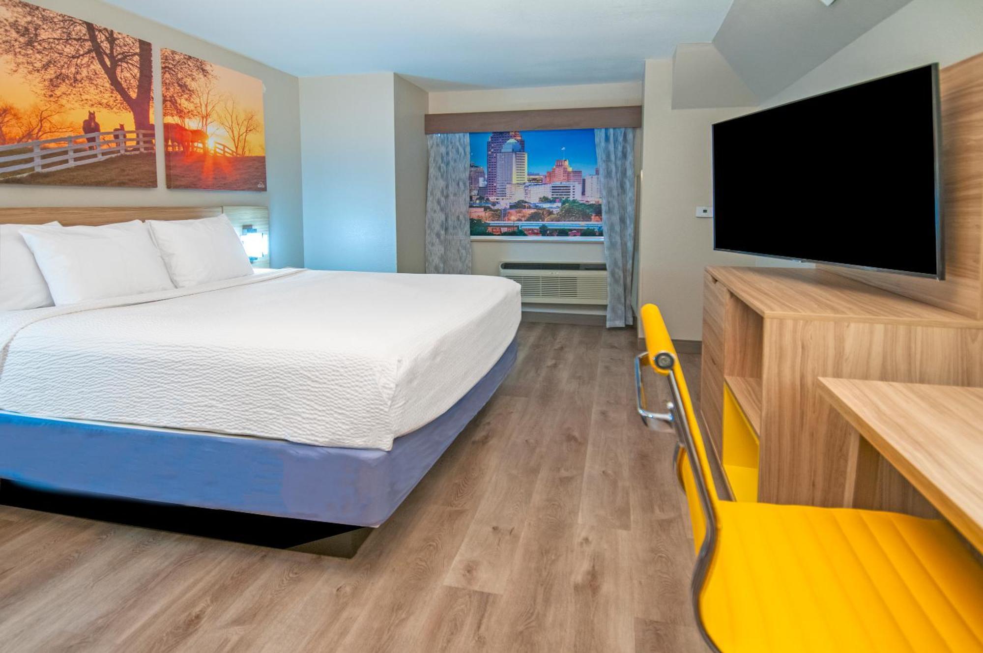 Days & By Wyndham North/stone Oak San Antonio